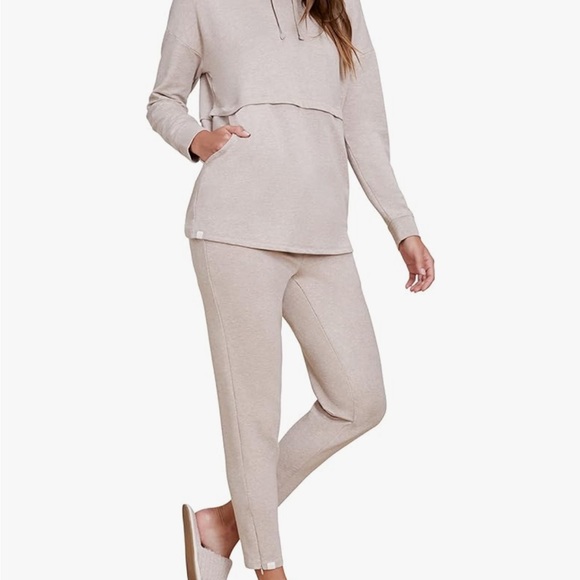 Barefoot Dreams ‘Malibu Collection’ Luxe Pullover Hoodie and Joggers - Picture 3 of 10